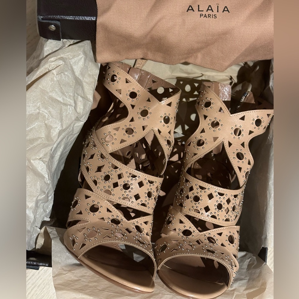 Alaia 37 B studded heels prisitine condition tan neutral quiet luxury